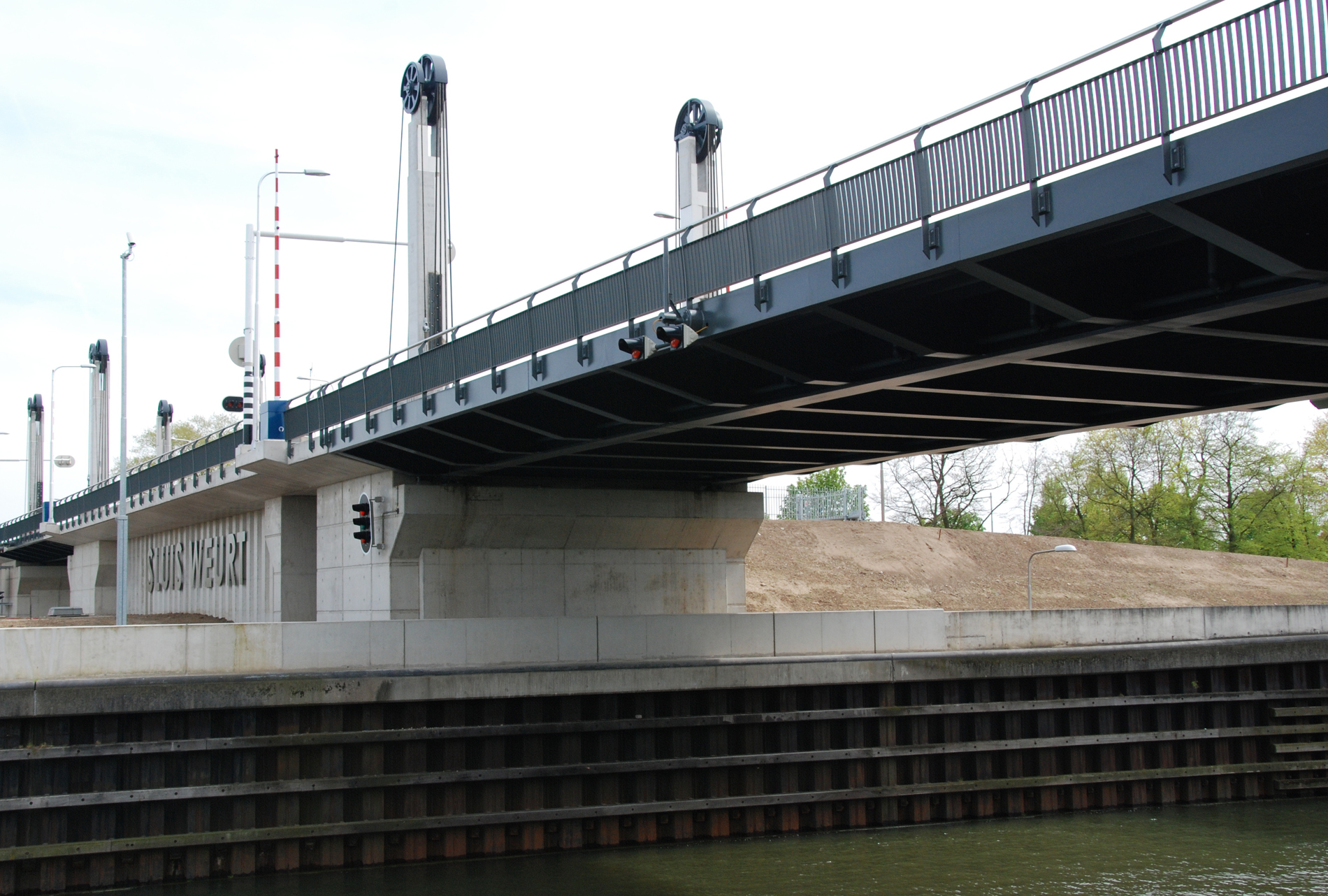 Brug sluis Weurt