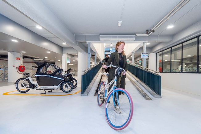 U Stal House Modernes fietsenstalling